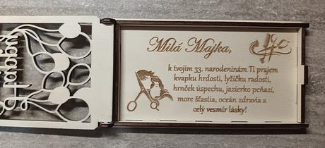 Drevená gravirovanà obálka na darovanie peňazí, 