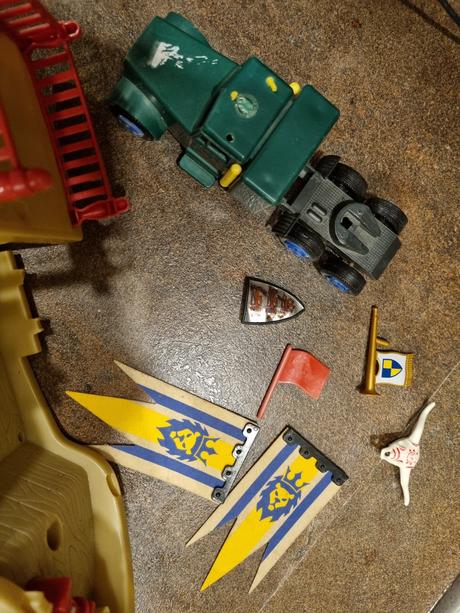 Loďka a auto - torzo,