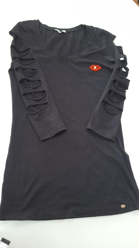 Tričko s deravými rukávmi, 158