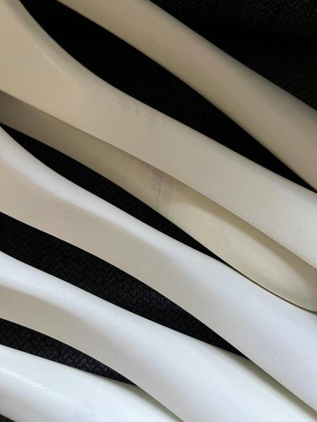 Biele vešiaky nike 6.0, 