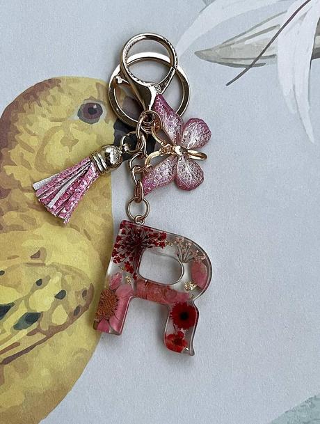 Ručne vyrobené živicové kľúčenky, 