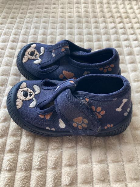 Papučky psíkové, 21