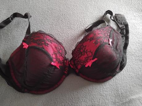 Podprsenka s cipkou, c&a,85d