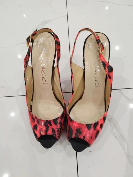 Lodičky na podpätku, 37