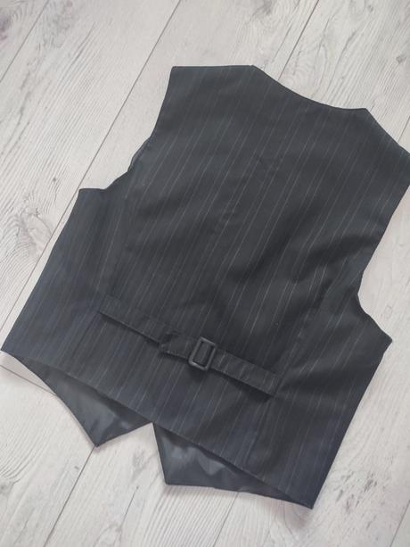 Slávnostná vesta, 146