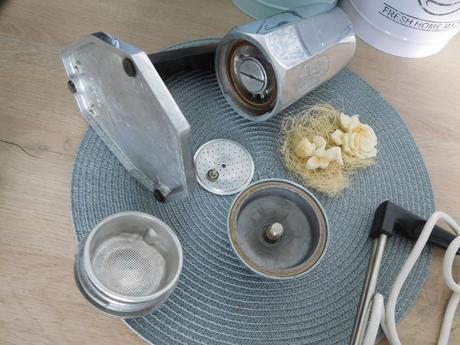 Smalt, keramika, prútené,mlynčeky,,