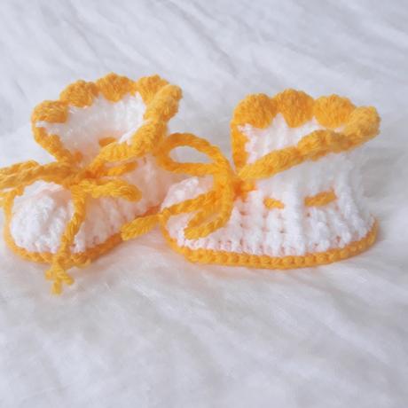 Rôze farby háčkované kojenecké papučky/capačky, 