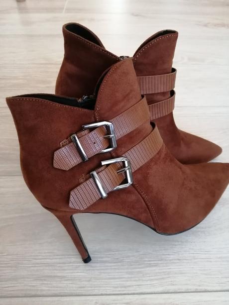 Kotníkové topánky, 39