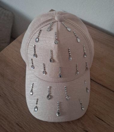 Šiltovka zdobená kamienkami, 128