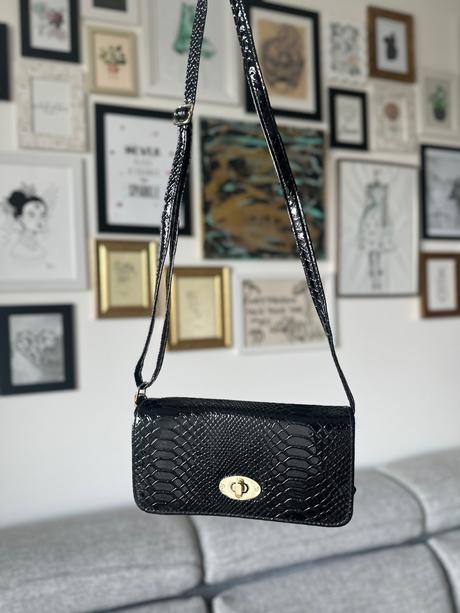 Čierna elegantná kabelka,