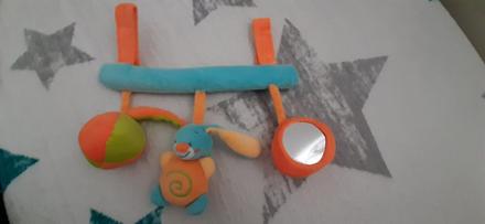 Hracka na autosedacku, postielku,