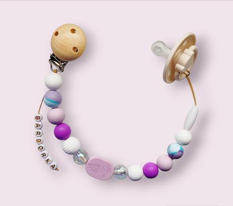 Retiazka na cumlík s menom, 