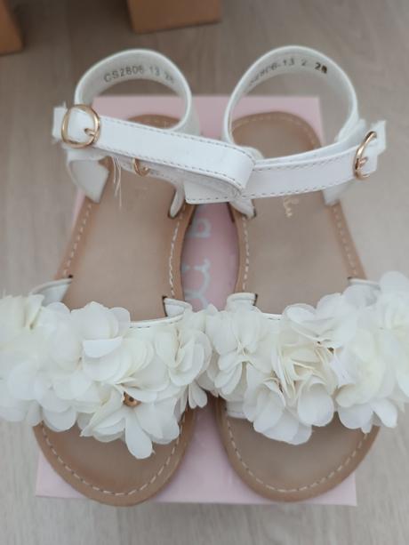 Šaty slávnostné a sandálky, 122