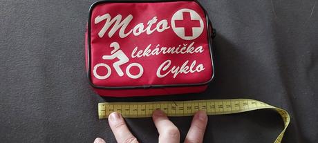 Vrecko cervene z mini auto lekarnicky na bike napr, 
