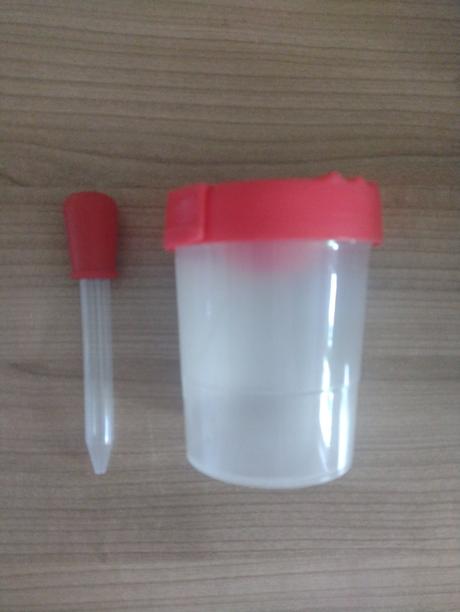 Pohárik na vodu s pipetkou, 