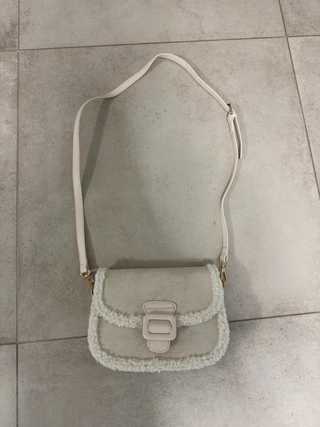 Bežová  mini kabelka s kožušinou, 