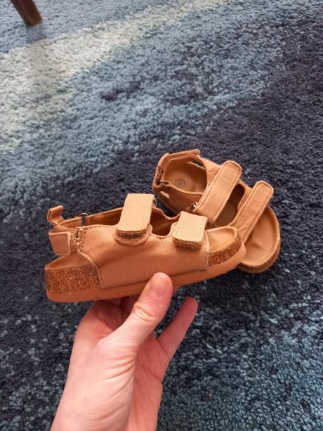 Sandálky, 22