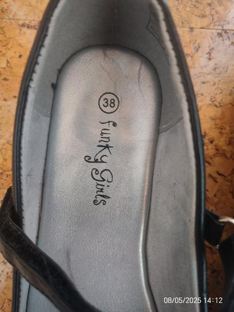 Čierne balerínky, 38