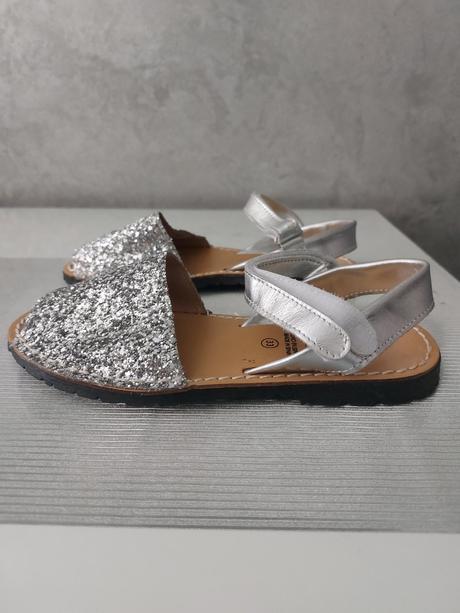 Dievčenské sandále, 33