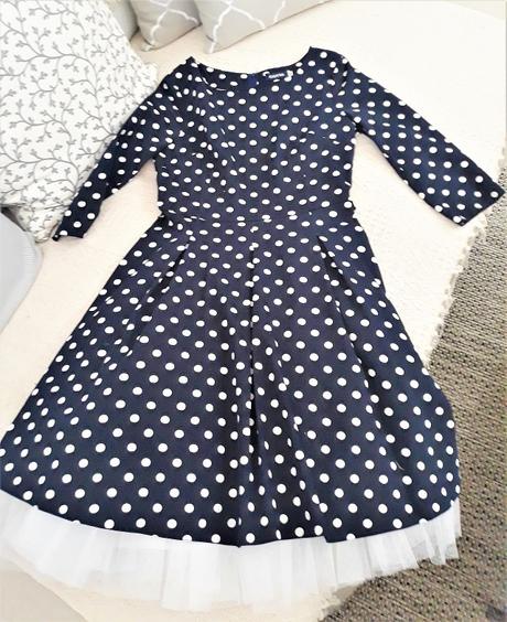 Predám krásne dámske šaty "s" so spodničkou., s