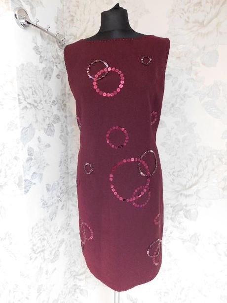 Kvalitne velmi pekne puzdrove šaty, 44