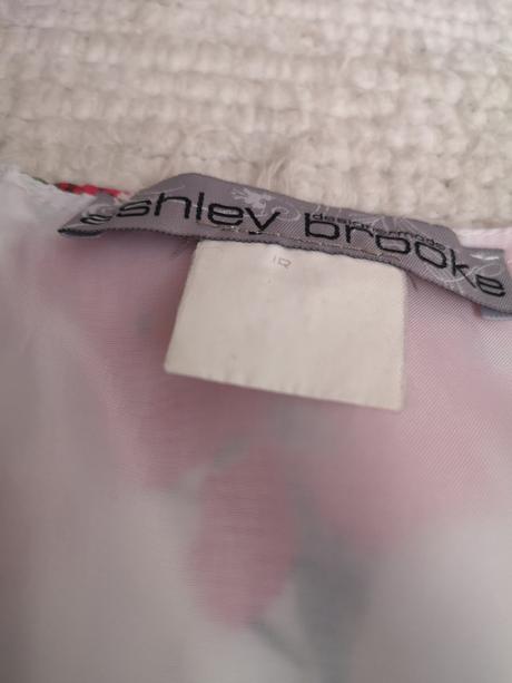 Šaty s kvetinovým vzorom ashley brooks, m