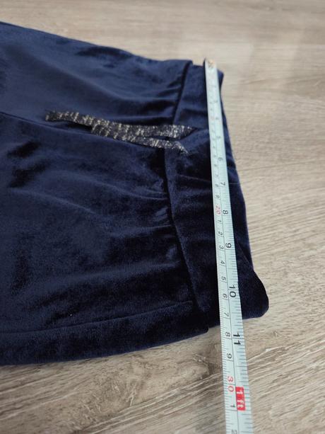 Zamatové nohavice, 128