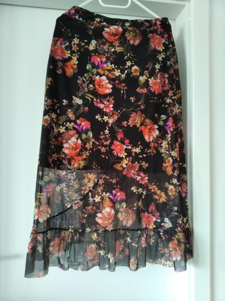 Kvietkovaná sukňa, s