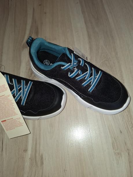 Ľahučké tenisky, 34