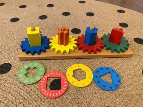 Drevená logická skladačka - ozubené kolieska,