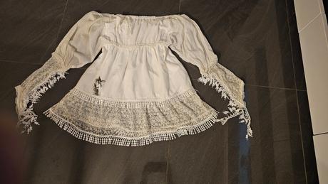 Biele letné šaty s odhalenými ramenami, l