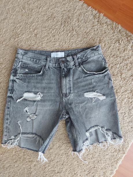 Šortky 31, bershka,40