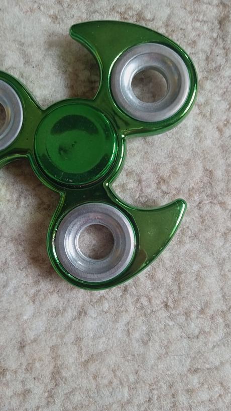 Fidget spinner, 