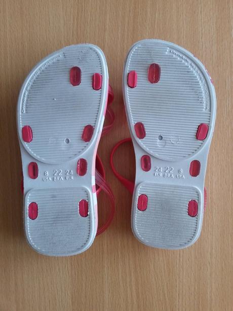 Kvietkové šľapky, 24