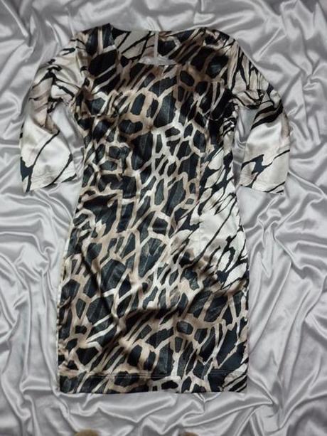 Luxusné saténové šaty, 38