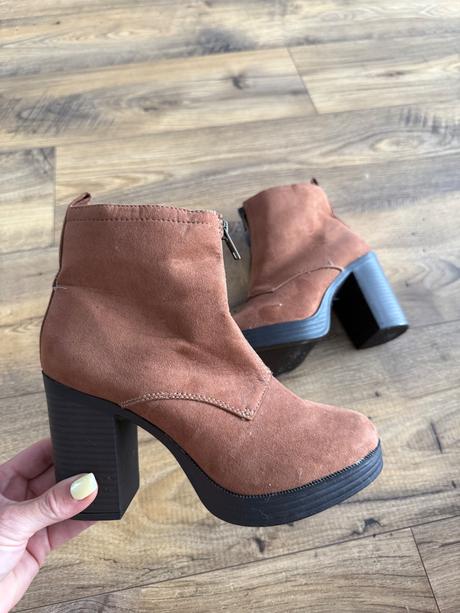 Kotnikove čižmičky, atmosphere,37