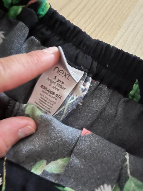 Next suknove  sortky, next,110