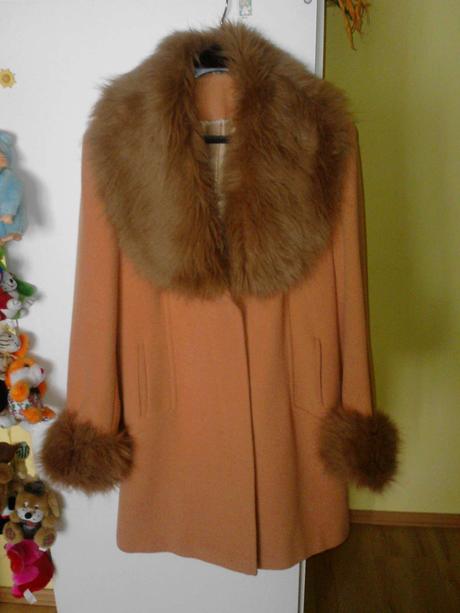 Flaušový kabát, 42