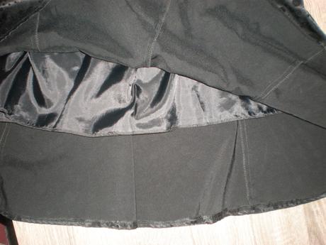 Elegantná čierna sukňa, 42
