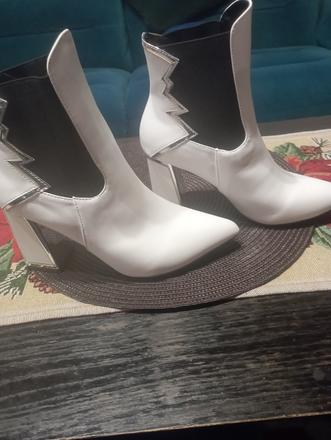 Damske biele kozenne cizmy s ozdobou, 37