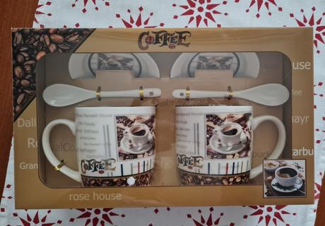 Darčekový set šálky s lyžičkami a podšálkami, 