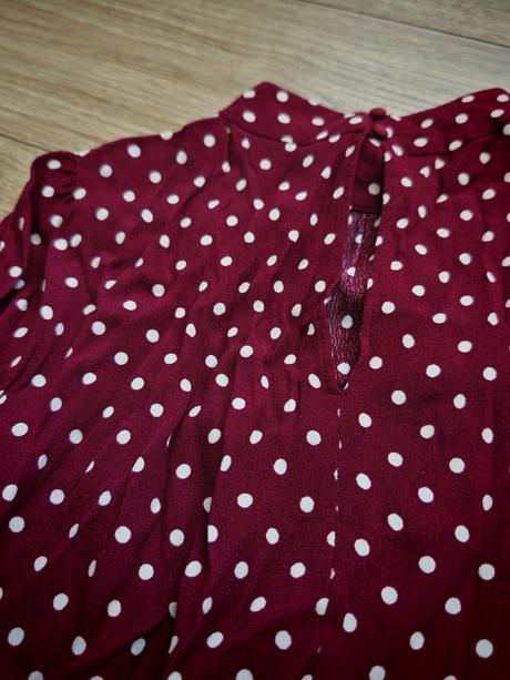Nádherné burgundy bodkované šaty, mango,s