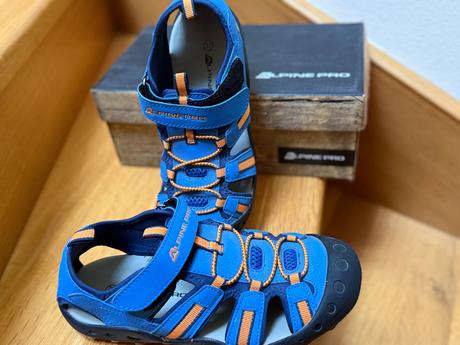 Tenisk, sandále, alpine pro,37