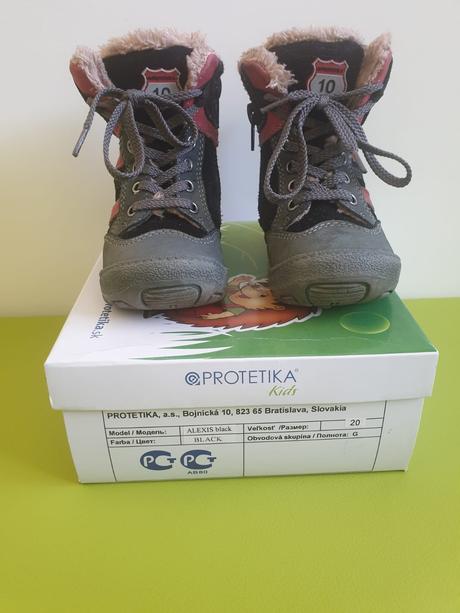 Šedo-čierne čižmy, protetika,20