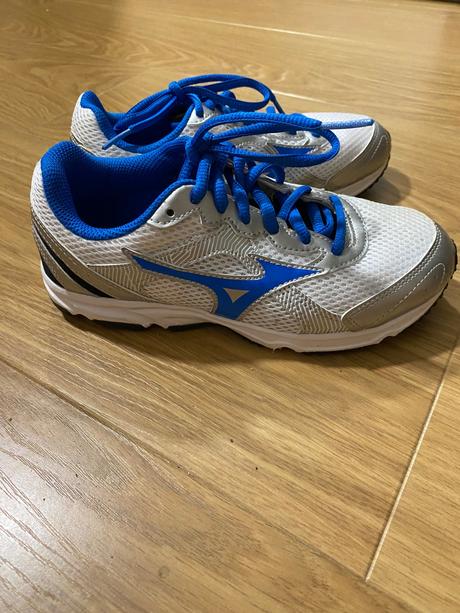 Málo nosené tenisky, 34