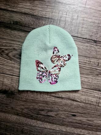 Čiapka s motýľmi, 104