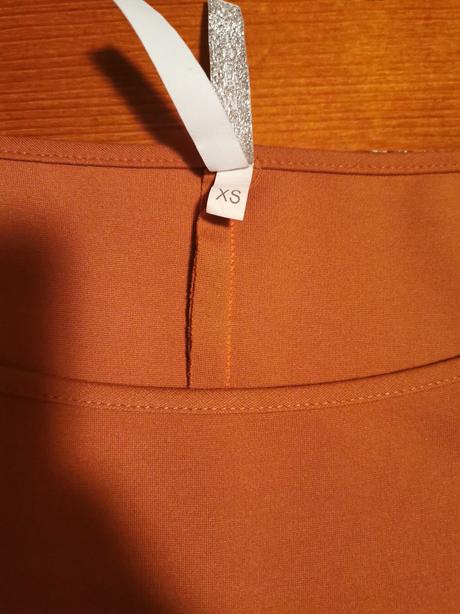 Krásne karamelové krátke šaty imperial, xs