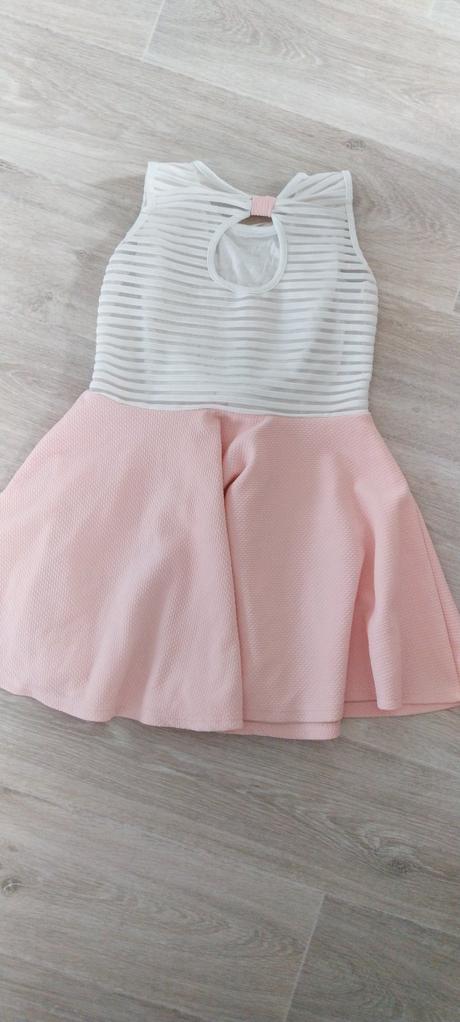 Bledoružové šaty, 140