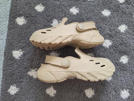 Gumene slapky typu "kroksy", zara,23