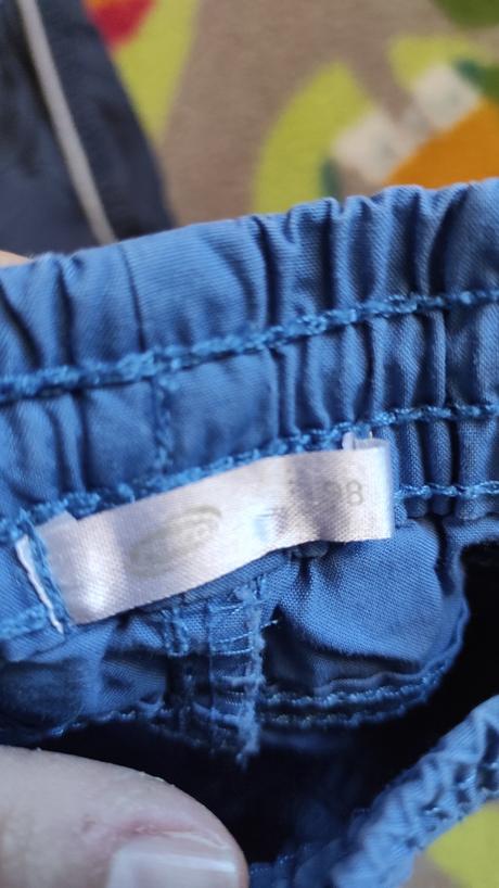 3 ks nohavice na 2-3 roky spoku 5 eur, zara,98